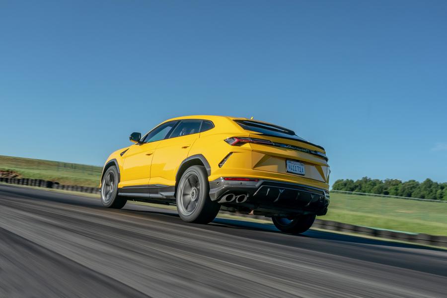  Lamborghini Urus Shiny Black Package 2018 года  (NA) (фото 5 из 40)